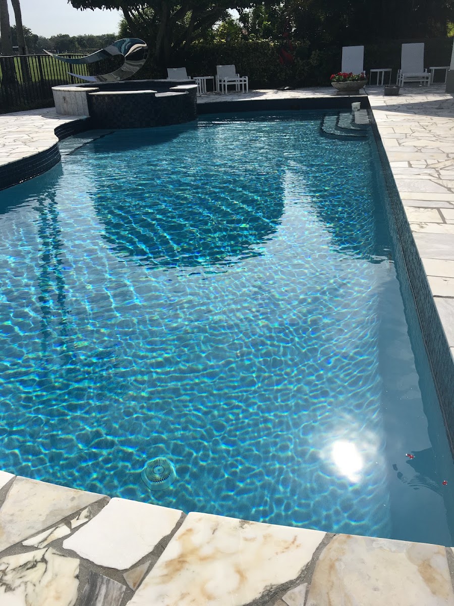 Residential pool and spa in Coral Springs at full water level